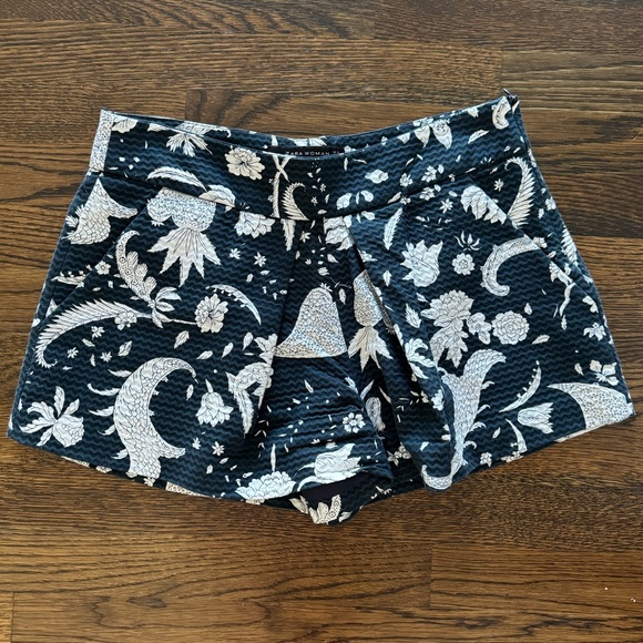 Zara Pants - Zara mini shorts in size S